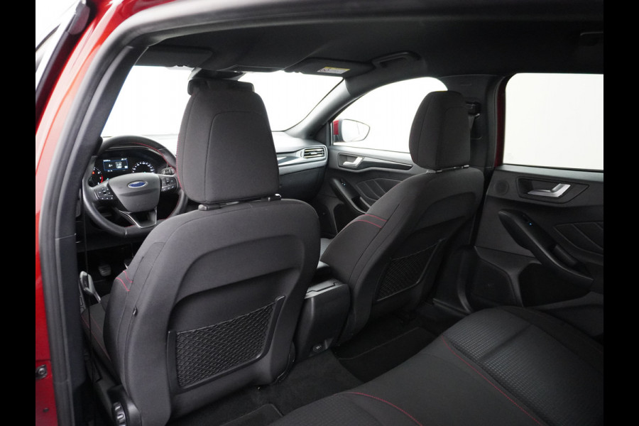 Ford FOCUS Wagon 1.0T 126PK ST Line 18" Navi Apple Carplay Android Auto EccTrekhaak Design Pack 2 Stuur+Stoel+Voorruit Verwarming Cruise Control  EcoBoost Winter Pack Keyless Led Comfort Pack Lmv  Privacy Glas Licht-Regensensor Wifi Bluetooth Rijstrooksensor 1e Eigenaar 1.383KG