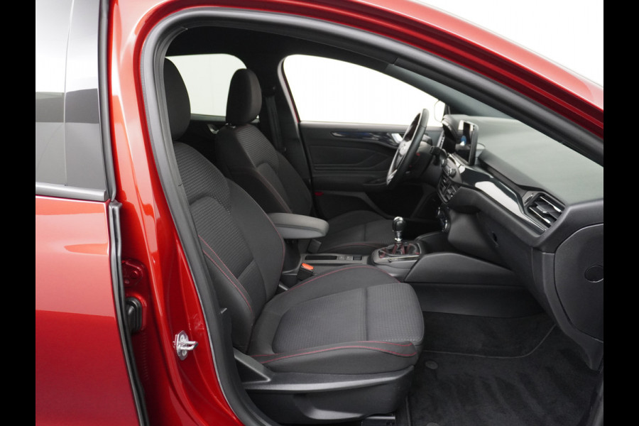 Ford FOCUS Wagon 1.0T 126PK ST Line 18" Navi Apple Carplay Android Auto EccTrekhaak Design Pack 2 Stuur+Stoel+Voorruit Verwarming Cruise Control  EcoBoost Winter Pack Keyless Led Comfort Pack Lmv  Privacy Glas Licht-Regensensor Wifi Bluetooth Rijstrooksensor 1e Eigenaar 1.383KG