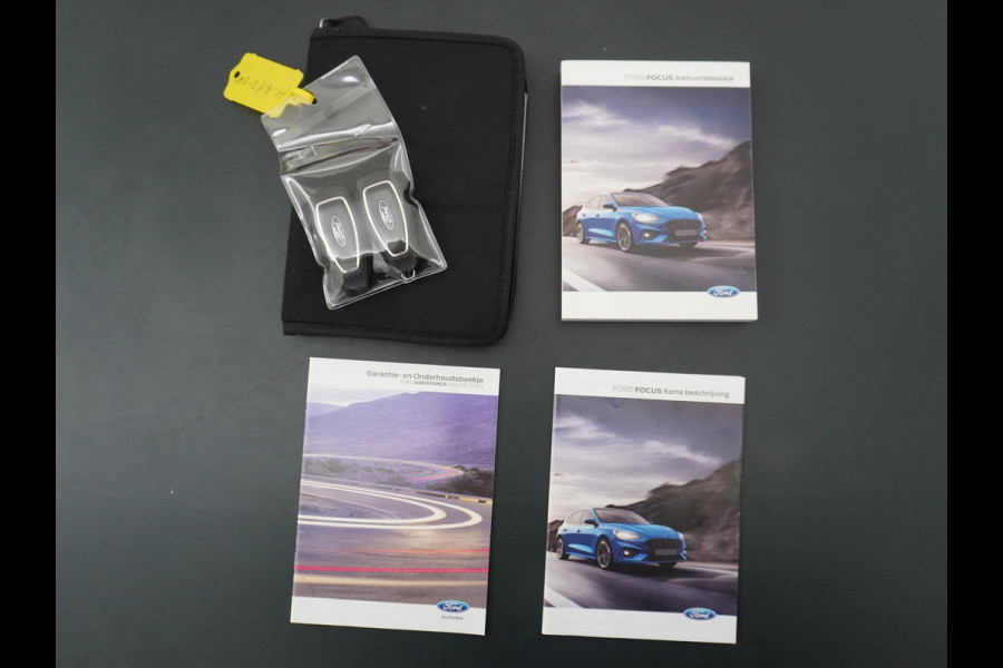 Ford FOCUS Wagon 1.0T 126PK ST Line 18" Navi Apple Carplay Android Auto EccTrekhaak Design Pack 2 Stuur+Stoel+Voorruit Verwarming Cruise Control  EcoBoost Winter Pack Keyless Led Comfort Pack Lmv  Privacy Glas Licht-Regensensor Wifi Bluetooth Rijstrooksensor 1e Eigenaar 1.383KG