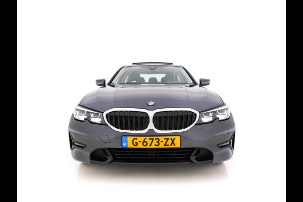 BMW 3-serie 320i Executive Edition Sport-Line Aut. *PANO | LEATHER-MICROFIBRE | FULL-LED | DIGI-COCKPIT | SPORT-SEATS | HIFI-SOUND | NAVI-FULLMAP | AMBIENT-LIGHT | ECC | CARPLAY | DAB | PDC | CRUISE | 17''ALU*