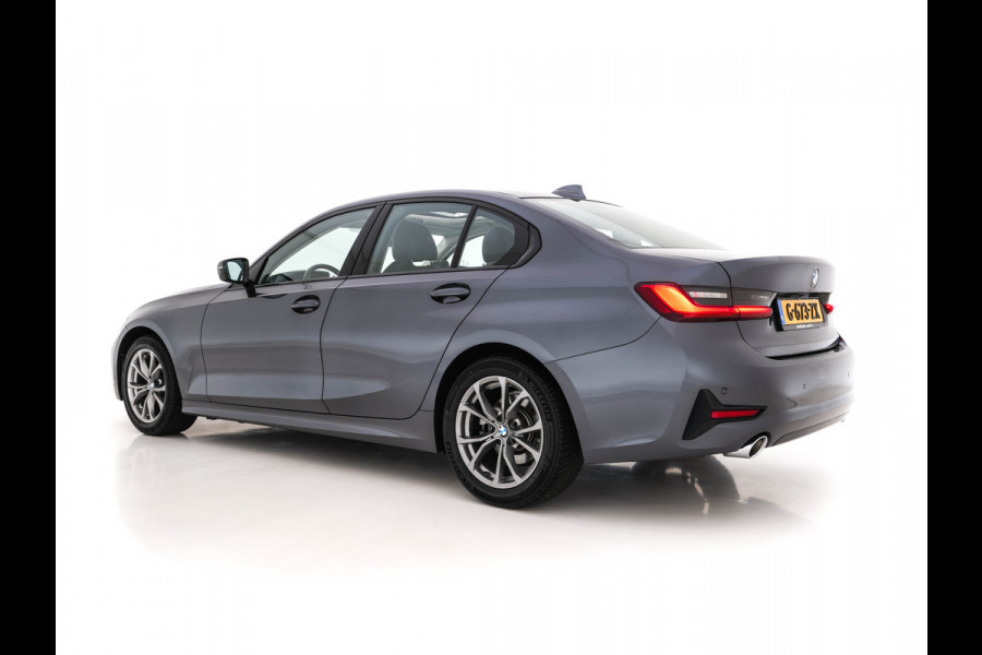 BMW 3-serie 320i Executive Edition Sport-Line Aut. *PANO | LEATHER-MICROFIBRE | FULL-LED | DIGI-COCKPIT | SPORT-SEATS | HIFI-SOUND | NAVI-FULLMAP | AMBIENT-LIGHT | ECC | CARPLAY | DAB | PDC | CRUISE | 17''ALU*