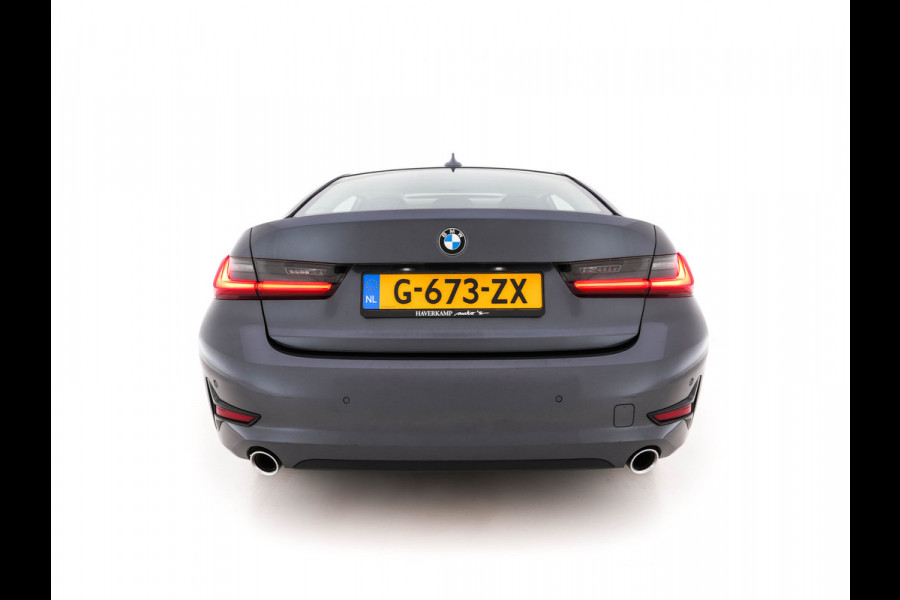 BMW 3-serie 320i Executive Edition Sport-Line Aut. *PANO | LEATHER-MICROFIBRE | FULL-LED | DIGI-COCKPIT | SPORT-SEATS | HIFI-SOUND | NAVI-FULLMAP | AMBIENT-LIGHT | ECC | CARPLAY | DAB | PDC | CRUISE | 17''ALU*