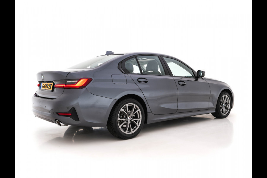 BMW 3-serie 320i Executive Edition Sport-Line Aut. *PANO | LEATHER-MICROFIBRE | FULL-LED | DIGI-COCKPIT | SPORT-SEATS | HIFI-SOUND | NAVI-FULLMAP | AMBIENT-LIGHT | ECC | CARPLAY | DAB | PDC | CRUISE | 17''ALU*