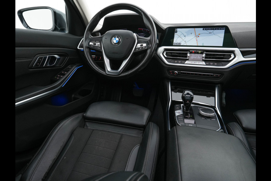 BMW 3-serie 320i Executive Edition Sport-Line Aut. *PANO | LEATHER-MICROFIBRE | FULL-LED | DIGI-COCKPIT | SPORT-SEATS | HIFI-SOUND | NAVI-FULLMAP | AMBIENT-LIGHT | ECC | CARPLAY | DAB | PDC | CRUISE | 17''ALU*
