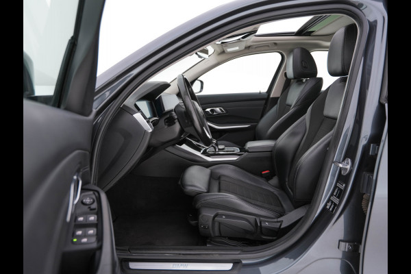 BMW 3-serie 320i Executive Edition Sport-Line Aut. *PANO | LEATHER-MICROFIBRE | FULL-LED | DIGI-COCKPIT | SPORT-SEATS | HIFI-SOUND | NAVI-FULLMAP | AMBIENT-LIGHT | ECC | CARPLAY | DAB | PDC | CRUISE | 17''ALU*