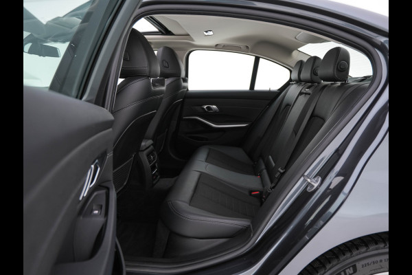BMW 3-serie 320i Executive Edition Sport-Line Aut. *PANO | LEATHER-MICROFIBRE | FULL-LED | DIGI-COCKPIT | SPORT-SEATS | HIFI-SOUND | NAVI-FULLMAP | AMBIENT-LIGHT | ECC | CARPLAY | DAB | PDC | CRUISE | 17''ALU*