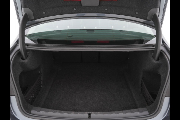 BMW 3-serie 320i Executive Edition Sport-Line Aut. *PANO | LEATHER-MICROFIBRE | FULL-LED | DIGI-COCKPIT | SPORT-SEATS | HIFI-SOUND | NAVI-FULLMAP | AMBIENT-LIGHT | ECC | CARPLAY | DAB | PDC | CRUISE | 17''ALU*