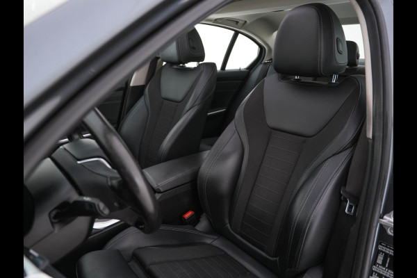 BMW 3-serie 320i Executive Edition Sport-Line Aut. *PANO | LEATHER-MICROFIBRE | FULL-LED | DIGI-COCKPIT | SPORT-SEATS | HIFI-SOUND | NAVI-FULLMAP | AMBIENT-LIGHT | ECC | CARPLAY | DAB | PDC | CRUISE | 17''ALU*