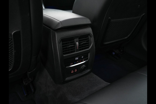 BMW 3-serie 320i Executive Edition Sport-Line Aut. *PANO | LEATHER-MICROFIBRE | FULL-LED | DIGI-COCKPIT | SPORT-SEATS | HIFI-SOUND | NAVI-FULLMAP | AMBIENT-LIGHT | ECC | CARPLAY | DAB | PDC | CRUISE | 17''ALU*
