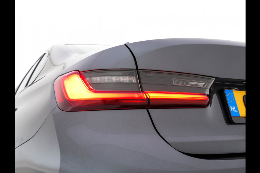 BMW 3-serie 320i Executive Edition Sport-Line Aut. *PANO | LEATHER-MICROFIBRE | FULL-LED | DIGI-COCKPIT | SPORT-SEATS | HIFI-SOUND | NAVI-FULLMAP | AMBIENT-LIGHT | ECC | CARPLAY | DAB | PDC | CRUISE | 17''ALU*