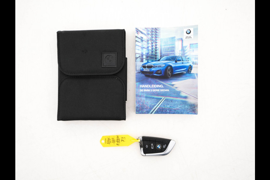 BMW 3-serie 320i Executive Edition Sport-Line Aut. *PANO | LEATHER-MICROFIBRE | FULL-LED | DIGI-COCKPIT | SPORT-SEATS | HIFI-SOUND | NAVI-FULLMAP | AMBIENT-LIGHT | ECC | CARPLAY | DAB | PDC | CRUISE | 17''ALU*