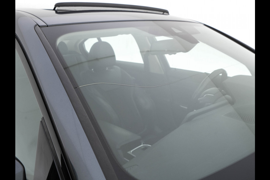 BMW 3-serie 320i Executive Edition Sport-Line Aut. *PANO | LEATHER-MICROFIBRE | FULL-LED | DIGI-COCKPIT | SPORT-SEATS | HIFI-SOUND | NAVI-FULLMAP | AMBIENT-LIGHT | ECC | CARPLAY | DAB | PDC | CRUISE | 17''ALU*