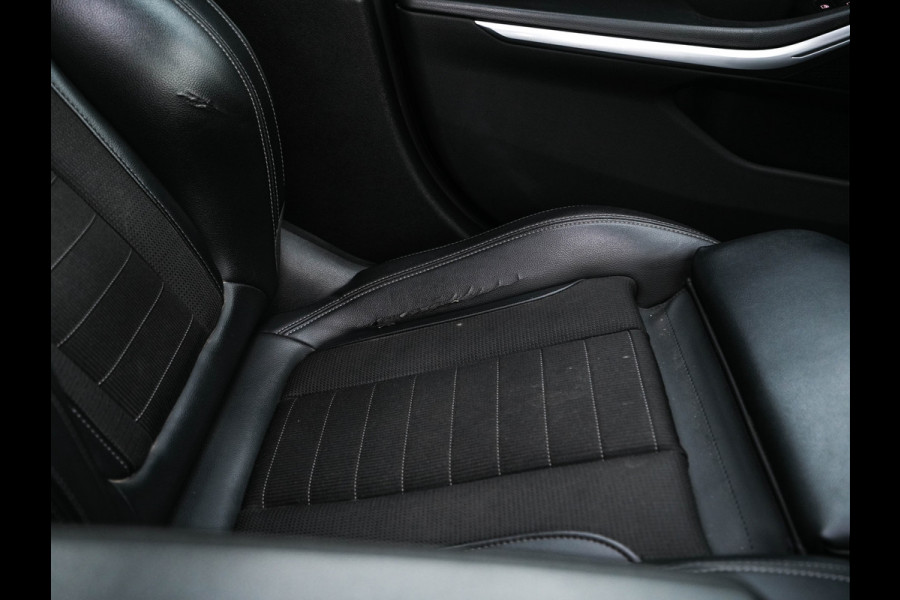 BMW 3-serie 320i Executive Edition Sport-Line Aut. *PANO | LEATHER-MICROFIBRE | FULL-LED | DIGI-COCKPIT | SPORT-SEATS | HIFI-SOUND | NAVI-FULLMAP | AMBIENT-LIGHT | ECC | CARPLAY | DAB | PDC | CRUISE | 17''ALU*