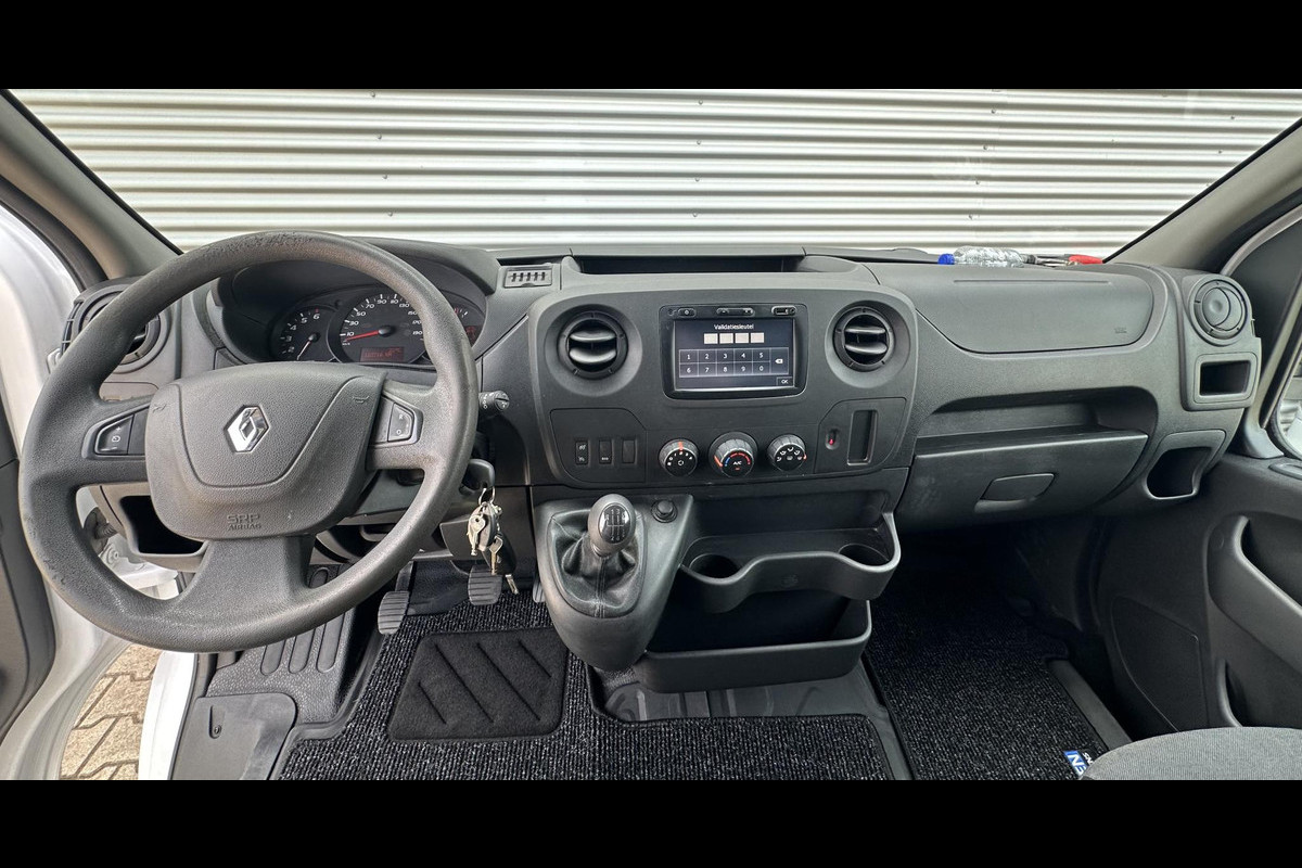 Renault Master T33 2.3 dCi L2H2 Trekhaak Navi TOP STAAT! Renault Master T33 2.3 dCi L2H2 Trekhaak Navi TOP STAAT!
