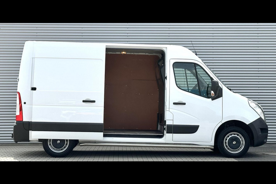 Renault Master T33 2.3 dCi L2H2 Trekhaak Navi TOP STAAT!