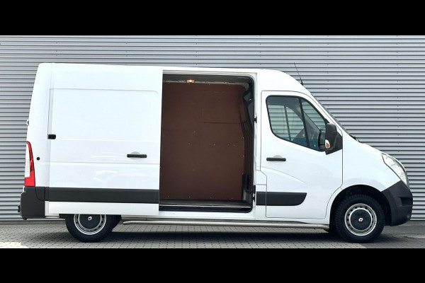 Renault Master T33 2.3 dCi L2H2 Trekhaak Navi TOP STAAT!