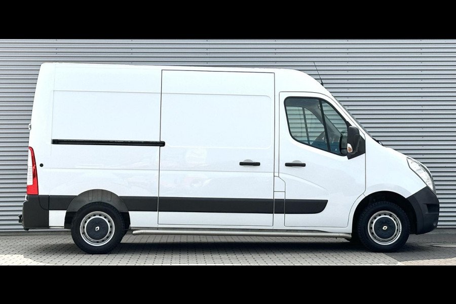 Renault Master T33 2.3 dCi L2H2 Trekhaak Navi TOP STAAT!