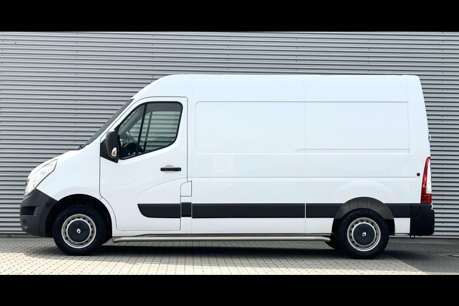 Renault Master T33 2.3 dCi L2H2 Trekhaak Navi TOP STAAT!