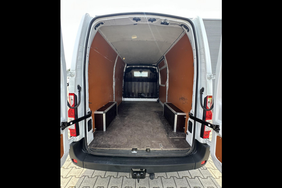 Renault Master T33 2.3 dCi L2H2 Trekhaak Navi TOP STAAT!