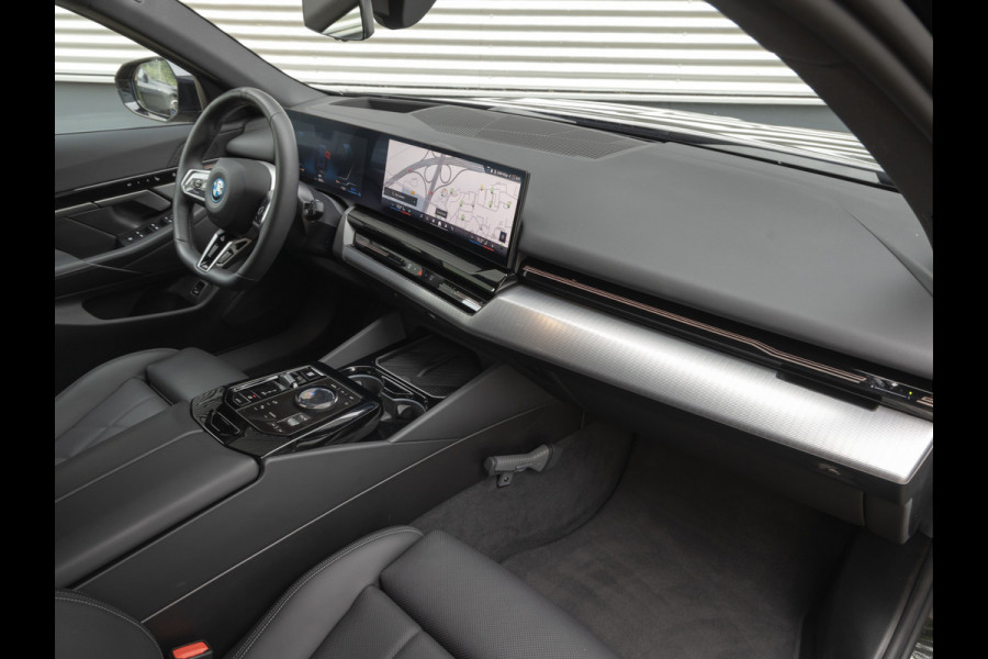 BMW 5 Serie Touring 530e M-Sport Pro - Stoelventilatie - Trekhaak - Driving Ass Prof - Harman Kardon
