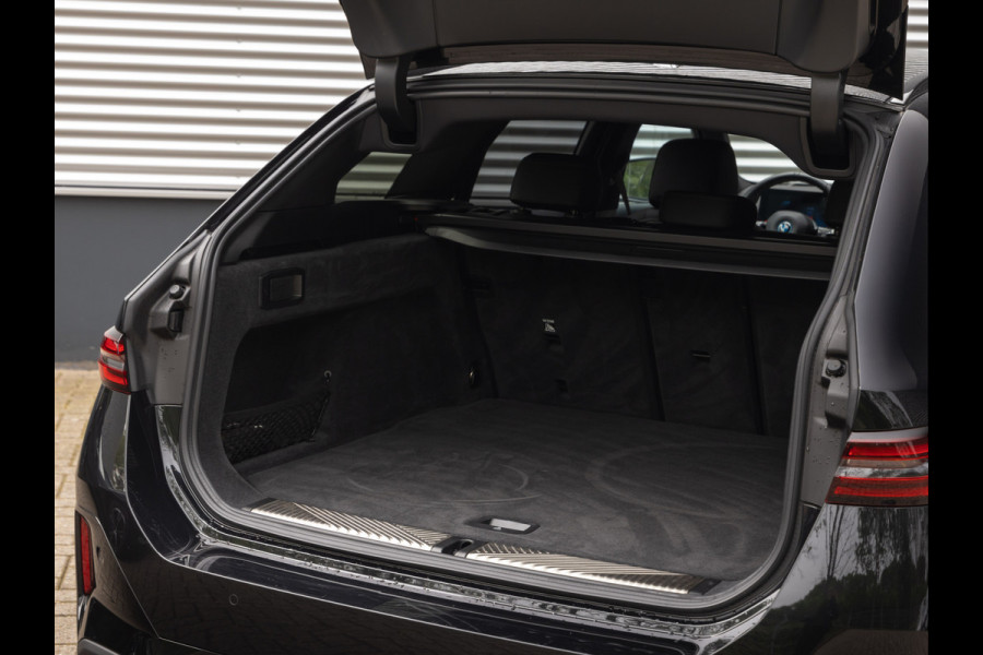 BMW 5 Serie Touring 530e M-Sport Pro - Stoelventilatie - Trekhaak - Driving Ass Prof - Harman Kardon