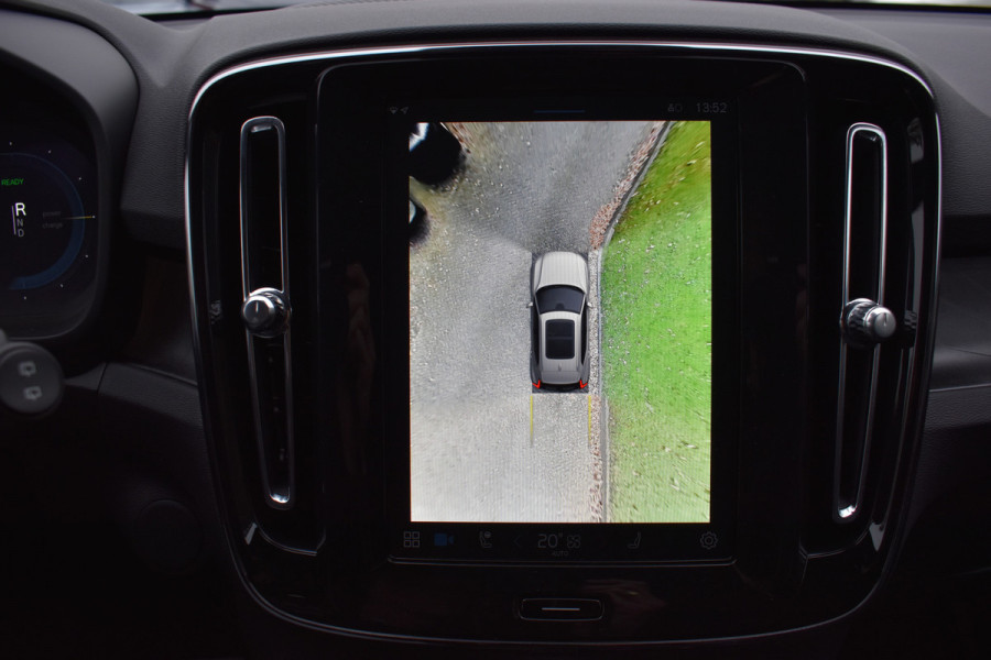 Volvo EX40 Single Motor Extended Range Plus Black Ed. 82 kWh | H&K | Blis | ACC | Stuurverwarming | 20" LMV | 360 camera | Getint glas | Apple carplay