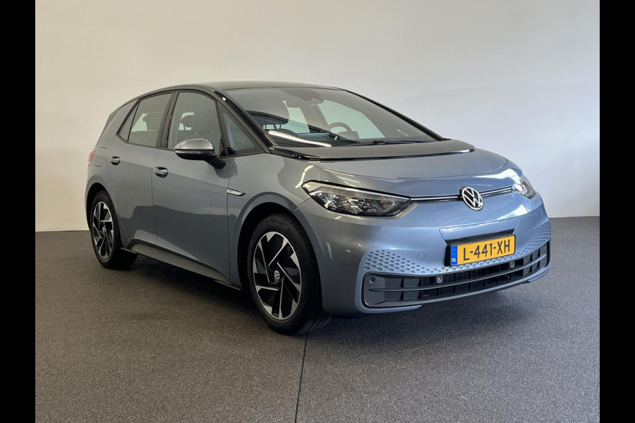 Volkswagen ID.3 Life 58 kWh Climate control Navigatie Cruise control adaptive Parkeersensoren voor + achter LED Voorstoelen verwarmd Apple Carplay/ Android Auto