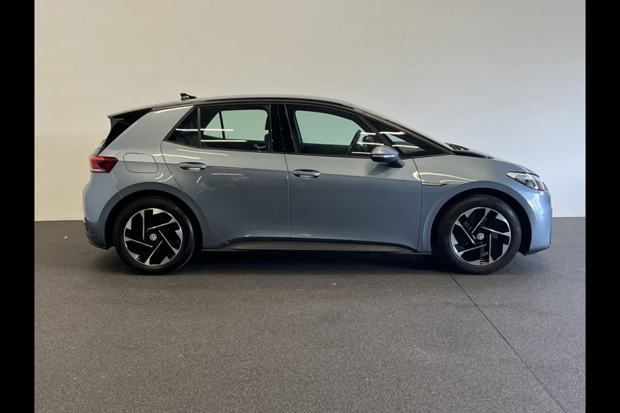 Volkswagen ID.3 Life 58 kWh Climate control Navigatie Cruise control adaptive Parkeersensoren voor + achter LED Voorstoelen verwarmd Apple Carplay/ Android Auto