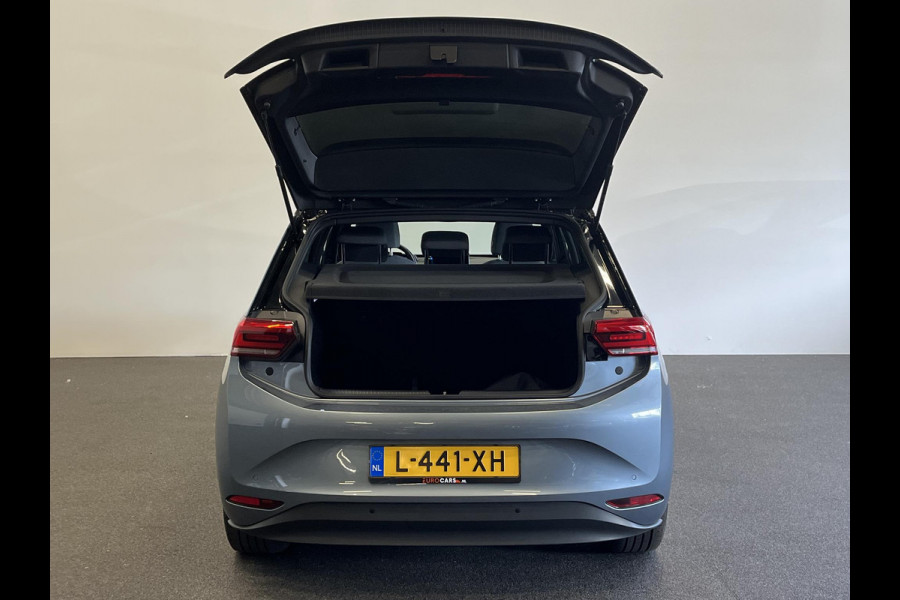 Volkswagen ID.3 Life 58 kWh Climate control Navigatie Cruise control adaptive Parkeersensoren voor + achter LED Voorstoelen verwarmd Apple Carplay/ Android Auto