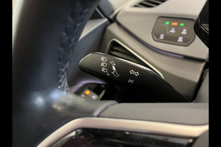 Volkswagen ID.3 Life 58 kWh Climate control Navigatie Cruise control adaptive Parkeersensoren voor + achter LED Voorstoelen verwarmd Apple Carplay/ Android Auto