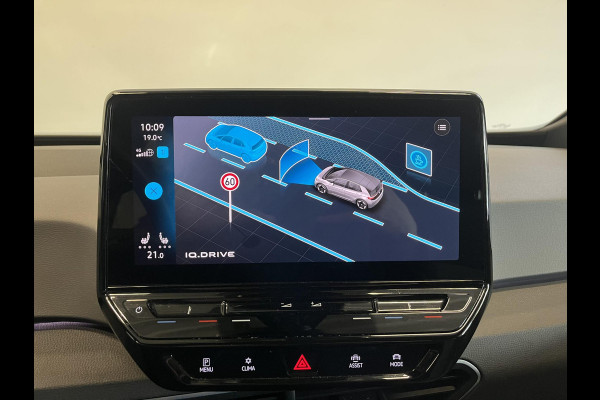 Volkswagen ID.3 Life 58 kWh Climate control Navigatie Cruise control adaptive Parkeersensoren voor + achter LED Voorstoelen verwarmd Apple Carplay/ Android Auto