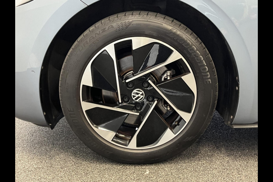 Volkswagen ID.3 Life 58 kWh Climate control Navigatie Cruise control adaptive Parkeersensoren voor + achter LED Voorstoelen verwarmd Apple Carplay/ Android Auto