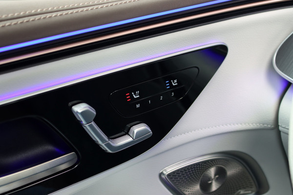 Mercedes-Benz EQE SUV 350+ AMG Line 96 kWh | Achterasbesturing | Distronic+ | Stoelventilatie | HUD | Nappa Leder | Memory | Digital Light | Panoramadak | Burmester | Surround Camera |