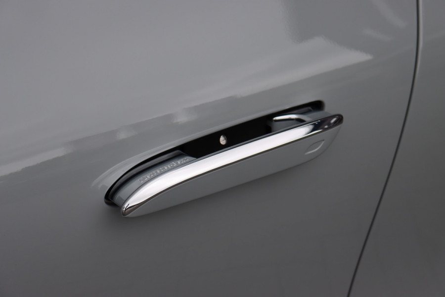 Mercedes-Benz EQE 350 AMG Line 89 kWh | Airmatic | Distronic Pro | Memory | Panoramadak | Burmester | Verwarmd Stuurwiel | Keyless Go | Camera | Warmtepomp | Leder |