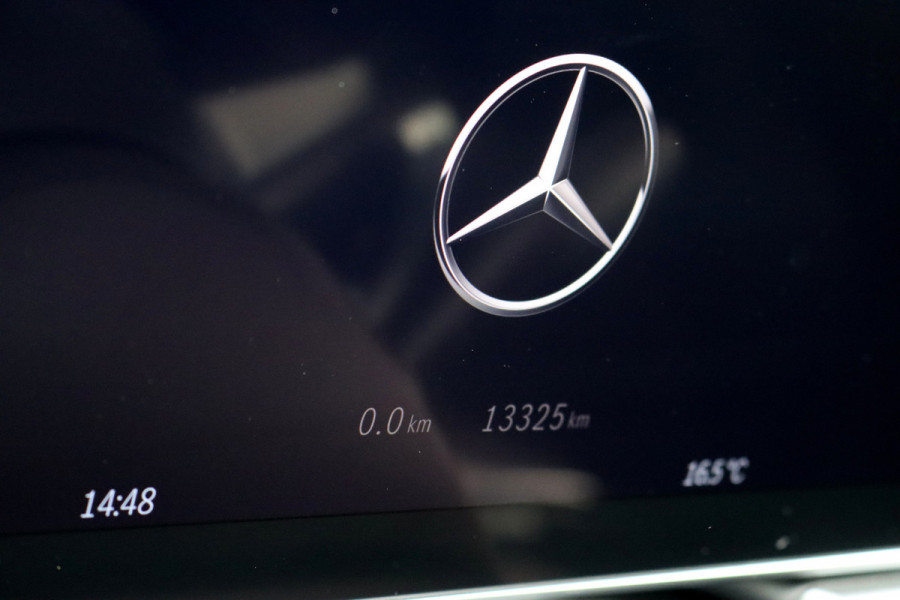 Mercedes-Benz EQE 350 AMG Line 89 kWh | Airmatic | Distronic Pro | Memory | Panoramadak | Burmester | Verwarmd Stuurwiel | Keyless Go | Camera | Warmtepomp | Leder |