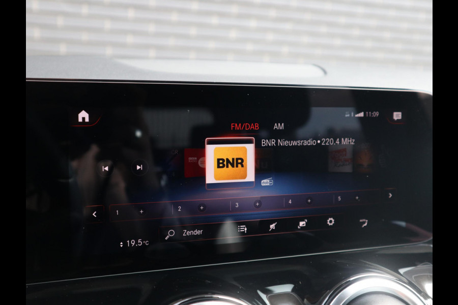 Mercedes-Benz B-Klasse 250 e Business Solution AMG | Panorama | Sfeerverlichting |