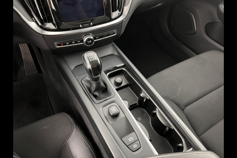 Volvo V60 2.0 D4 Momentum Maxton-Design *FULL-LED | LEATHER-MICROFIBRE | DIGI-COCKPIT | NAVI-FULLMAP | HEATED-COMFORTSEATS | ECC | PDC | CRUISE | LANE-ASSIST | CARPLAY | 20''ALU *