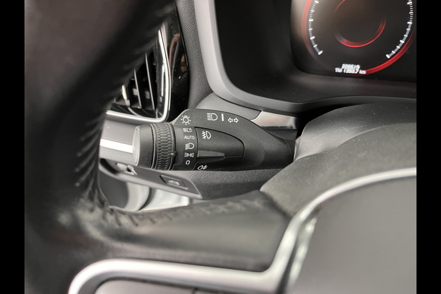 Volvo V60 2.0 D4 Momentum Maxton-Design *FULL-LED | LEATHER-MICROFIBRE | DIGI-COCKPIT | NAVI-FULLMAP | HEATED-COMFORTSEATS | ECC | PDC | CRUISE | LANE-ASSIST | CARPLAY | 20''ALU *