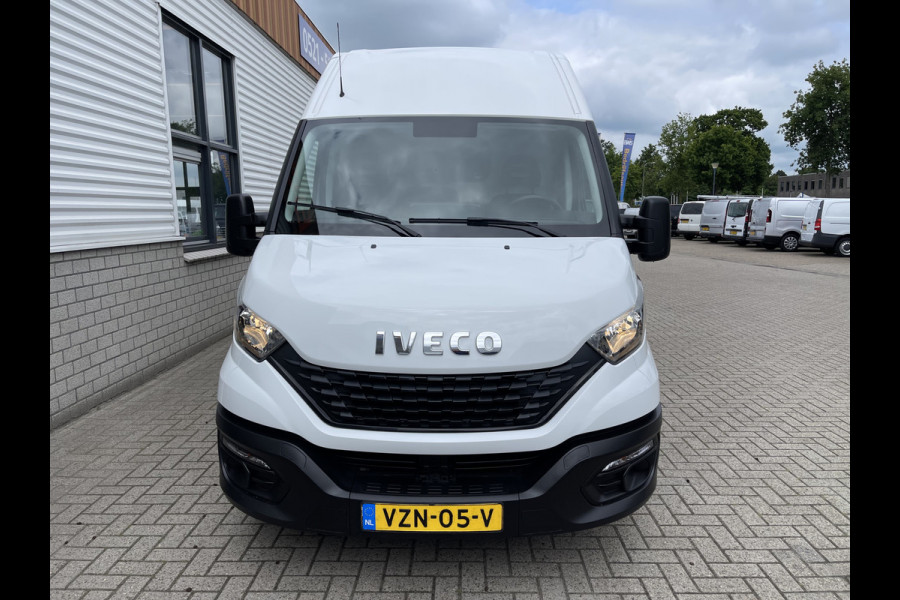 Iveco Daily 35S16V 2.3 L2H2 160pk / vaste prijs rijklaar € 21.950 ex btw / bpm vrij / euro 6 diesel / lease vanaf € 358 / airco / pdc en opstap achter / trekhaak 3500 kg !