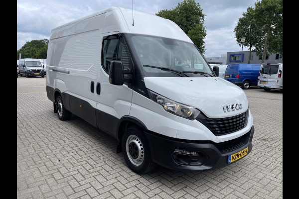 Iveco Daily 35S16V 2.3 L2H2 160pk / vaste prijs rijklaar € 21.950 ex btw / bpm vrij / euro 6 diesel / lease vanaf € 358 / airco / pdc en opstap achter / trekhaak 3500 kg !