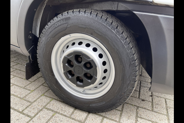 Iveco Daily 35S16V 2.3 L2H2 160pk / vaste prijs rijklaar € 21.950 ex btw / bpm vrij / euro 6 diesel / lease vanaf € 358 / airco / pdc en opstap achter / trekhaak 3500 kg !