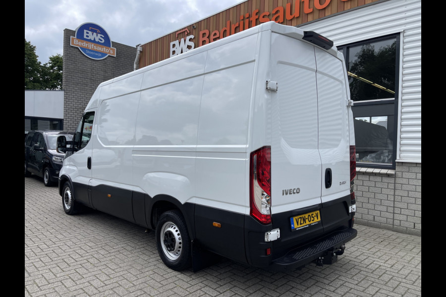 Iveco Daily 35S16V 2.3 L2H2 160pk / vaste prijs rijklaar € 21.950 ex btw / bpm vrij / euro 6 diesel / lease vanaf € 358 / airco / pdc en opstap achter / trekhaak 3500 kg !