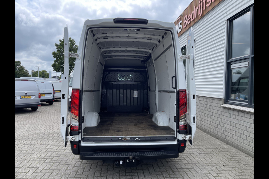 Iveco Daily 35S16V 2.3 L2H2 160pk / vaste prijs rijklaar € 21.950 ex btw / bpm vrij / euro 6 diesel / lease vanaf € 358 / airco / pdc en opstap achter / trekhaak 3500 kg !