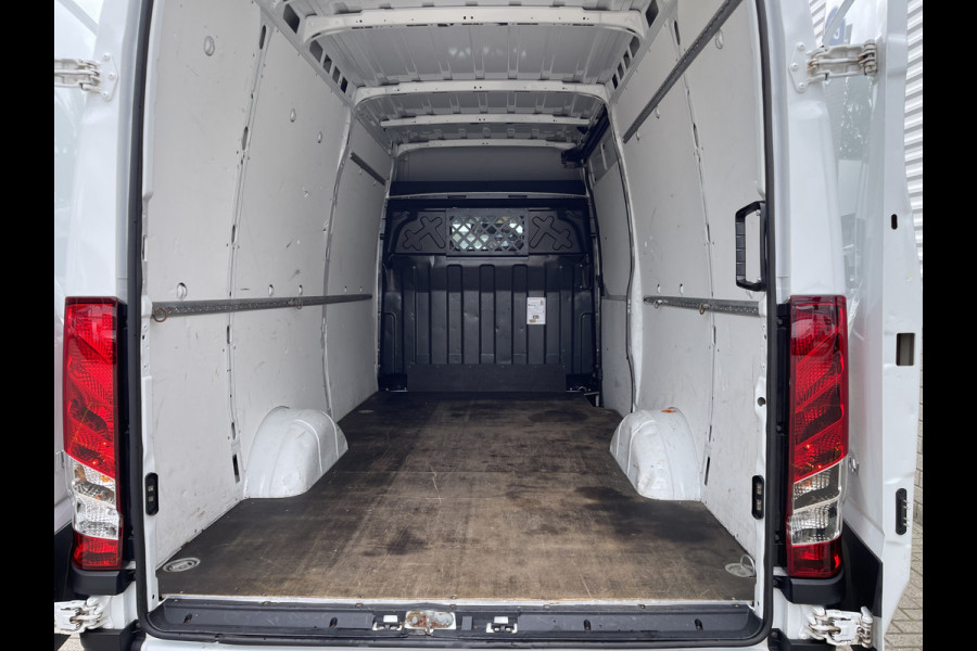 Iveco Daily 35S16V 2.3 L2H2 160pk / vaste prijs rijklaar € 21.950 ex btw / bpm vrij / euro 6 diesel / lease vanaf € 358 / airco / pdc en opstap achter / trekhaak 3500 kg !