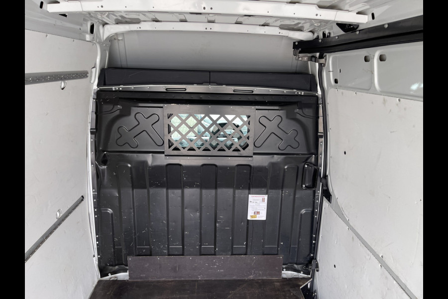 Iveco Daily 35S16V 2.3 L2H2 160pk / vaste prijs rijklaar € 21.950 ex btw / bpm vrij / euro 6 diesel / lease vanaf € 358 / airco / pdc en opstap achter / trekhaak 3500 kg !