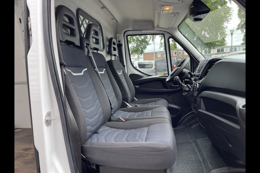 Iveco Daily 35S16V 2.3 L2H2 160pk / vaste prijs rijklaar € 21.950 ex btw / bpm vrij / euro 6 diesel / lease vanaf € 358 / airco / pdc en opstap achter / trekhaak 3500 kg !