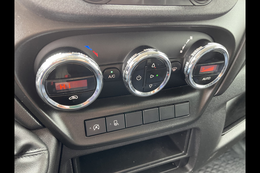 Iveco Daily 35S16V 2.3 L2H2 160pk / vaste prijs rijklaar € 21.950 ex btw / bpm vrij / euro 6 diesel / lease vanaf € 358 / airco / pdc en opstap achter / trekhaak 3500 kg !