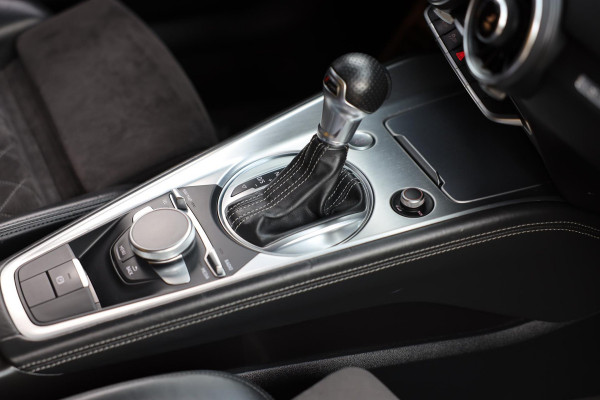 Audi TT 2.0 TFSI Quattro S Line / 230 PK / AUT / Navi / Airco / Virtual Cockpit / Camera / Lane Assist / Cruise Control / 20 Inch