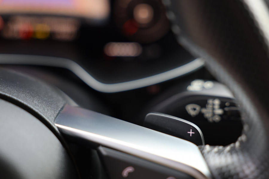 Audi TT 2.0 TFSI Quattro S Line / 230 PK / AUT / Navi / Airco / Virtual Cockpit / Camera / Lane Assist / Cruise Control / 20 Inch