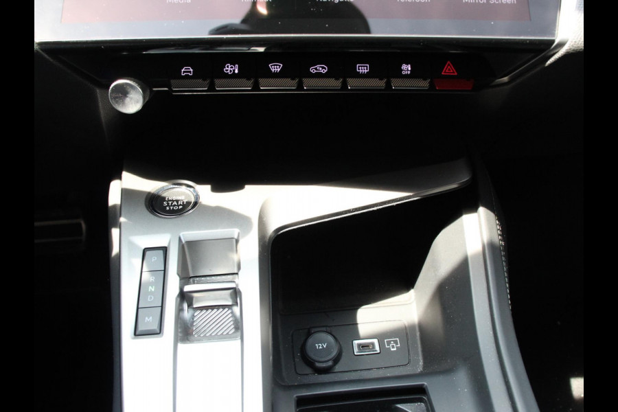 Peugeot 308 1.2 PureTech GT | DEMO ! | Climate control Adaptive cruise control Parkeersensoren Achteruitrijcamera Navigatie Voorstoelen verwarmd LED Apple Carplay/ Android Auto
